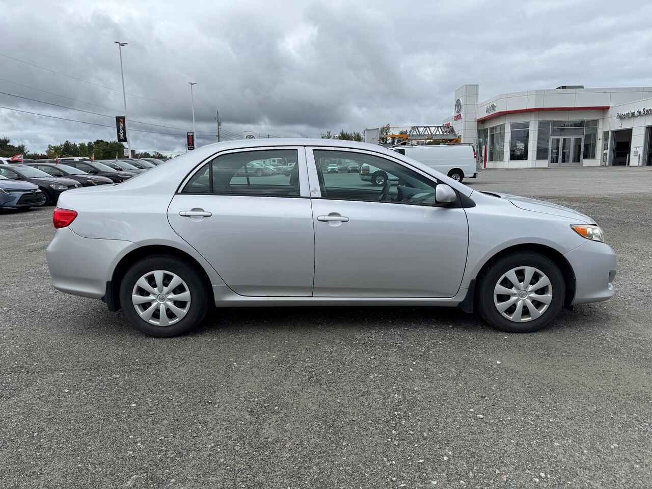2010 Toyota Corolla Berline 4 portes, boîte automatique, CE Silver Val-d'Or - photo #1