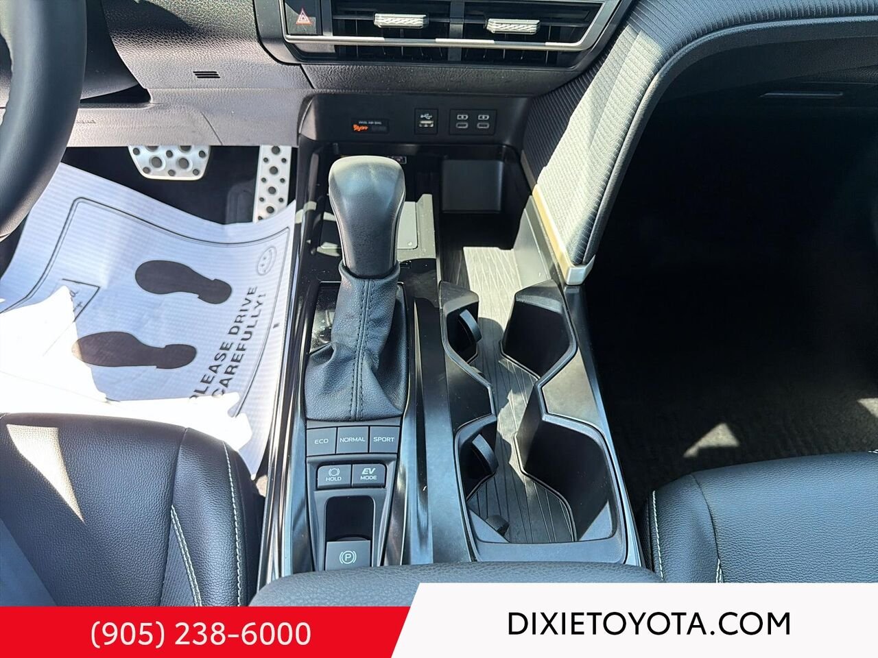 2026 Toyota Camry HYBRID SE UPGRADE AWD / CLEAN CARFAX / HEATED SEATS / MOONROOF / ALLOY WHEELS / CARPLAY AND ANDROID AUTO Black Mississauga - photo #16