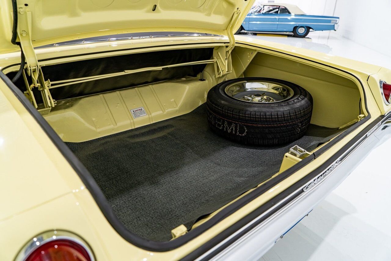 1965 Chevrolet Impala SS *PRIX EN USD* 396/325HP 4spd frame off restoration Yellow Montreal - photo #46
