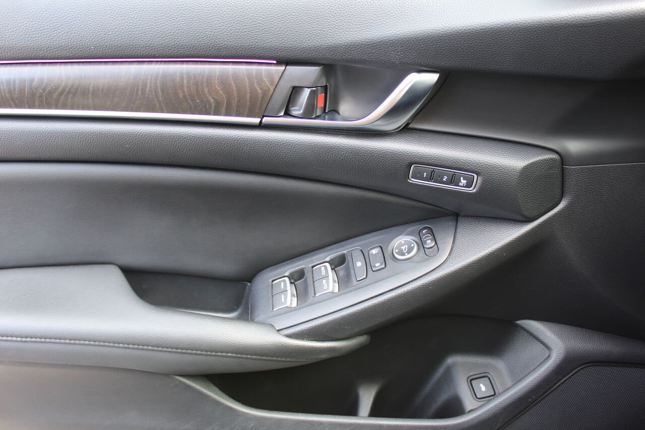 Honda Berline Accord VIN: 1HGCV1F94KA800468 2019 Noir Sainte-Rose - photo #10