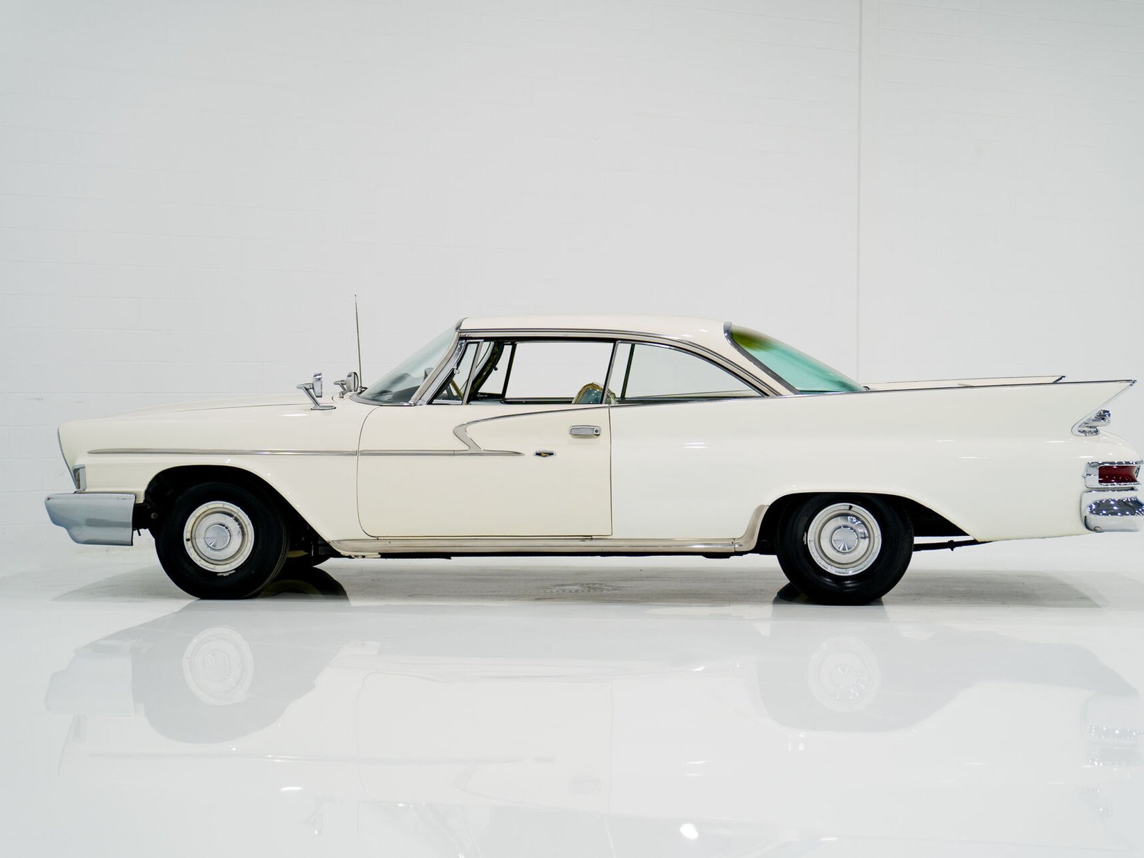 1961 Chrysler Windsor White Montreal - photo #26