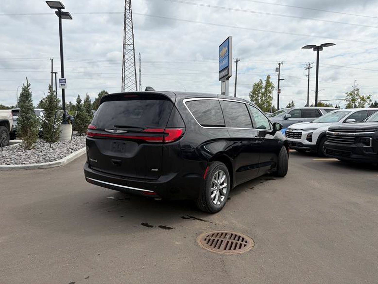 2023 Chrysler Pacifica Touring L AWD Black Sherwood Park - photo #4