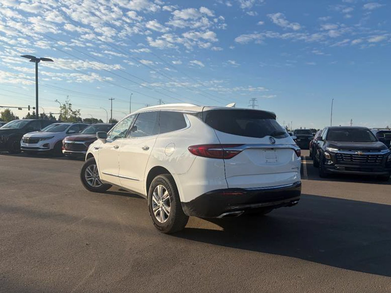 2019 Buick Enclave AWD 4dr Essence White Sherwood Park - photo #3