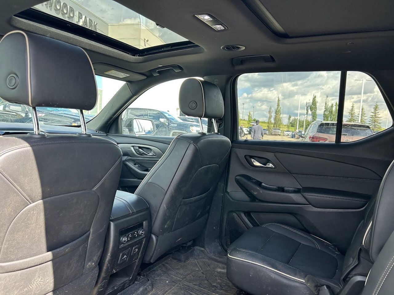 2023 Chevrolet Traverse AWD 4dr Premier White Sherwood Park - photo #5