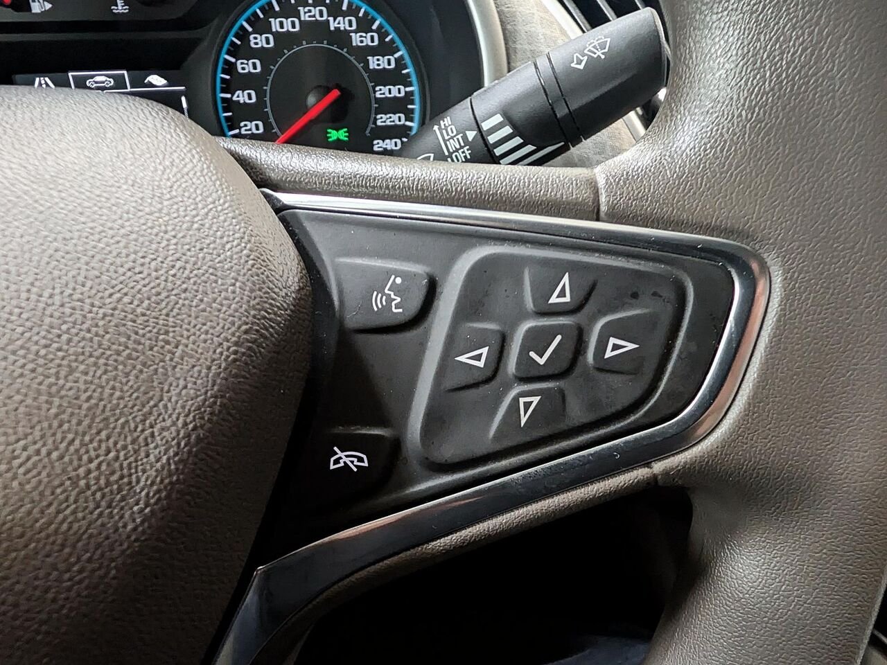 Chevrolet Malibu L berline 4 portes avec 1VL 2017 Gris Saint-Hyacinthe - photo #18