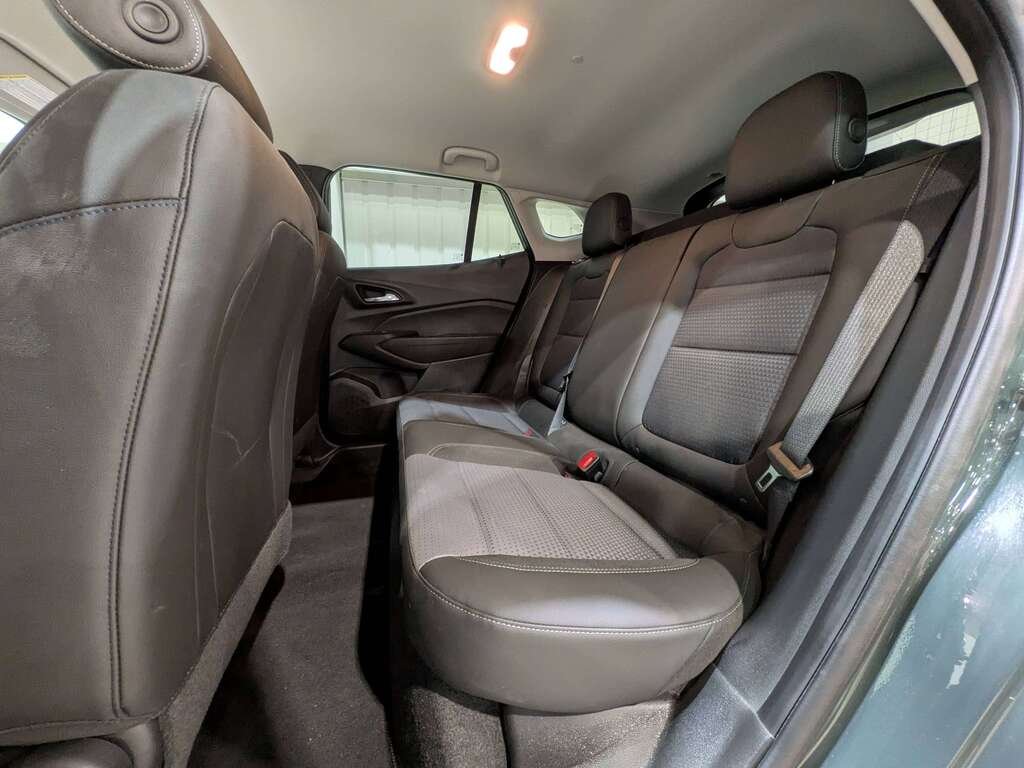 2025 Chevrolet Trax FWD 4dr LT Grey Val-David - photo #10