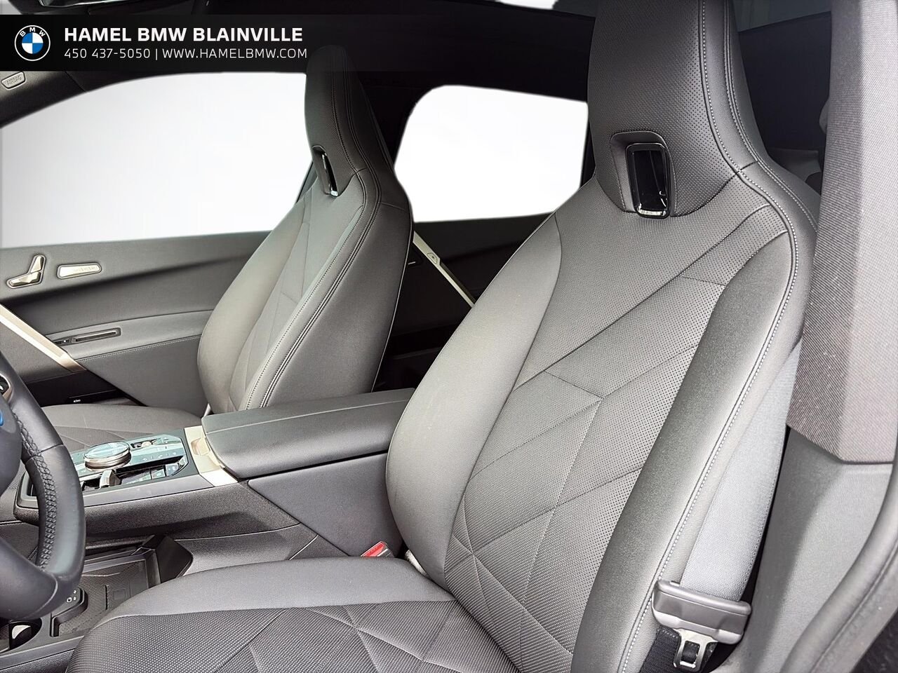 2024 BMW iX M60 xDrive véhicule d'activités sportives White Blainville - photo #7