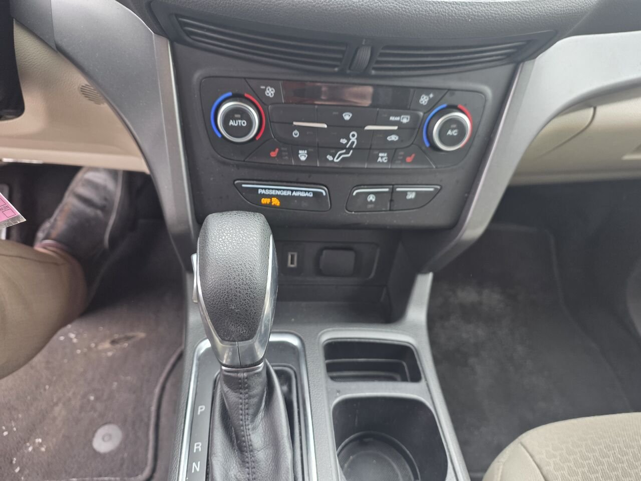 2018 Ford Escape Black  - photo #15