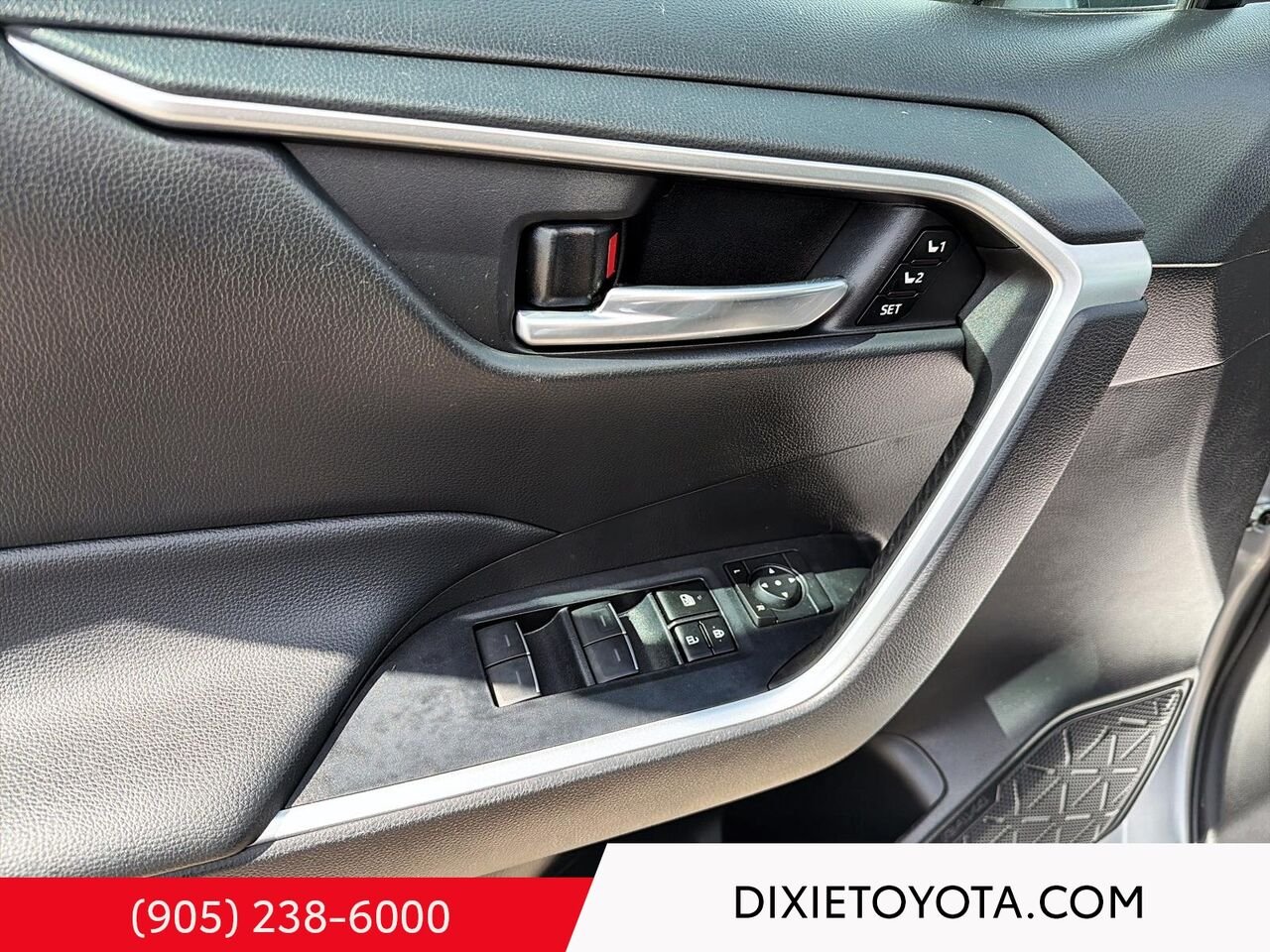 2023 Toyota RAV4 XLE PREMIUM AWD / HEATED SEATS / MOONROOF / LEATHER SURFACE / CARPLAY AND ANDROID AUTO Silver Sky Metallic Mississauga - photo #7