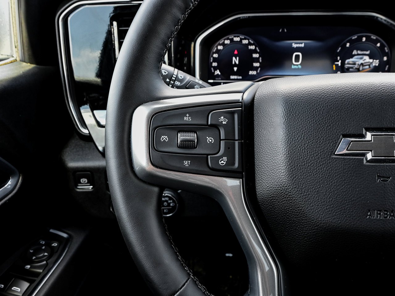 2025 Chevrolet Silverado 1500 4WD Double Cab 147 RST White Sherwood Park - photo #19