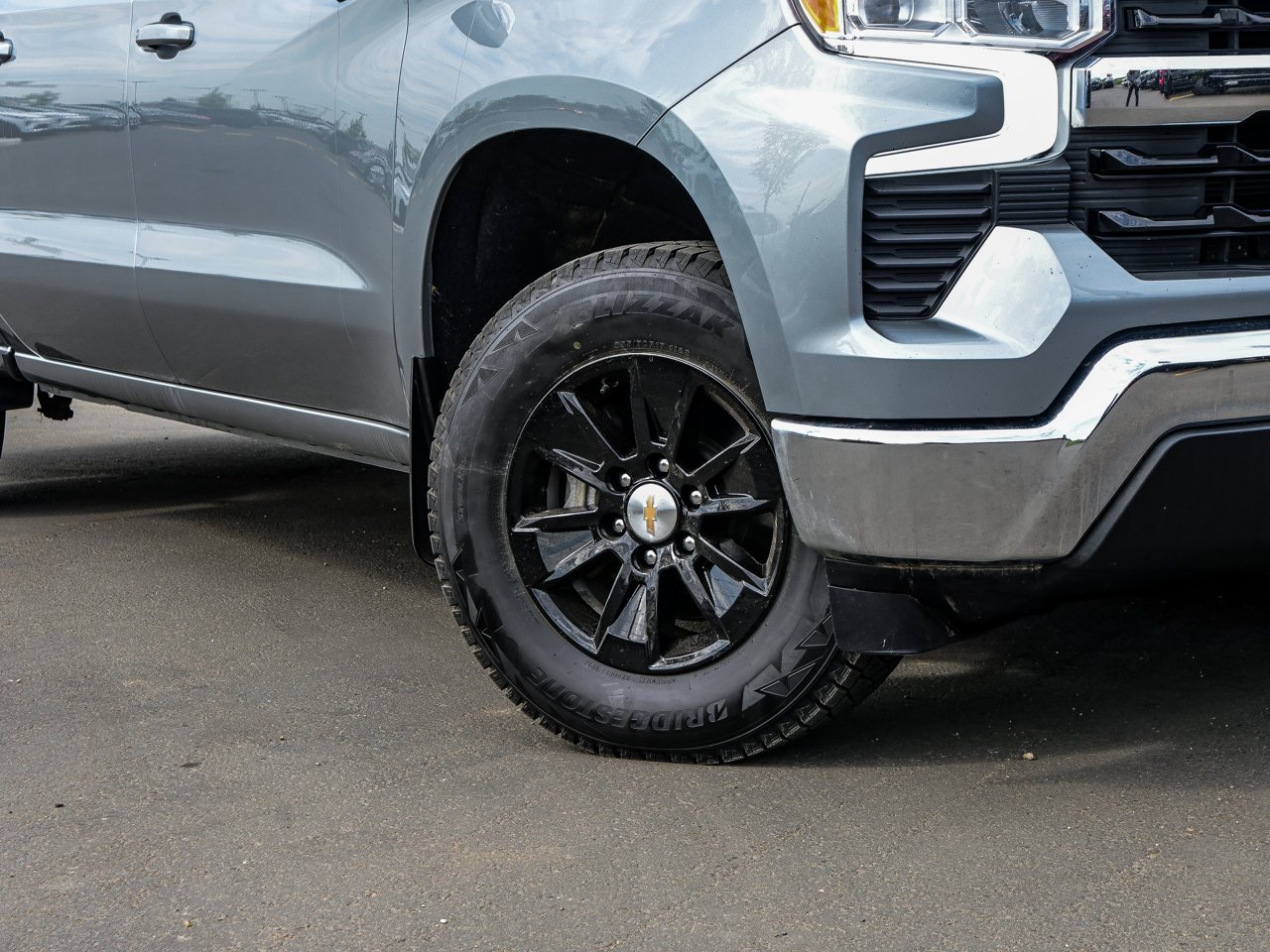 2025 Chevrolet Silverado 1500 4WD Crew Cab 147 LT Grey Sherwood Park - photo #5