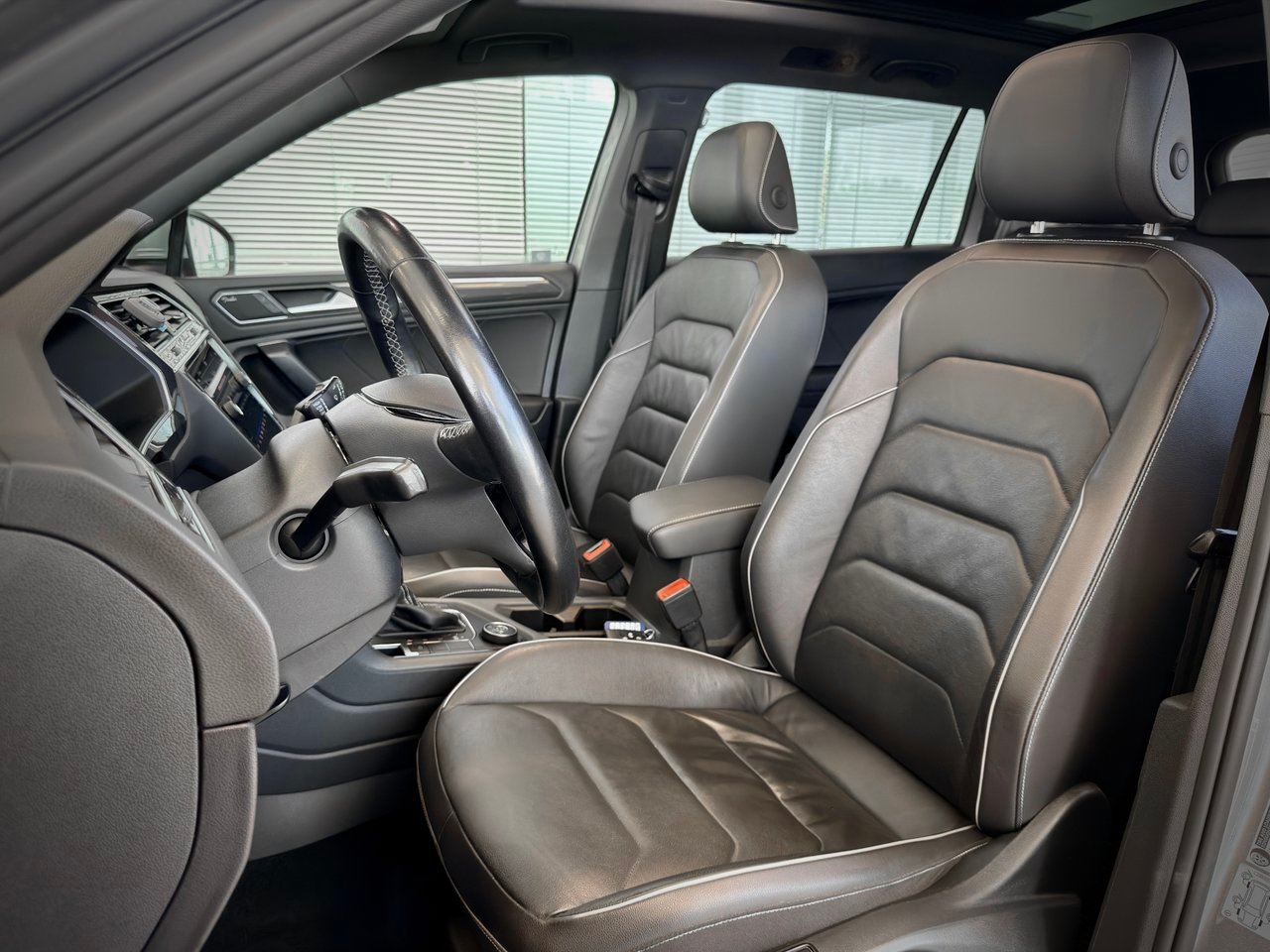 2021 Volkswagen Tiguan Silver Notre-Dame-des-Prairies - photo #25