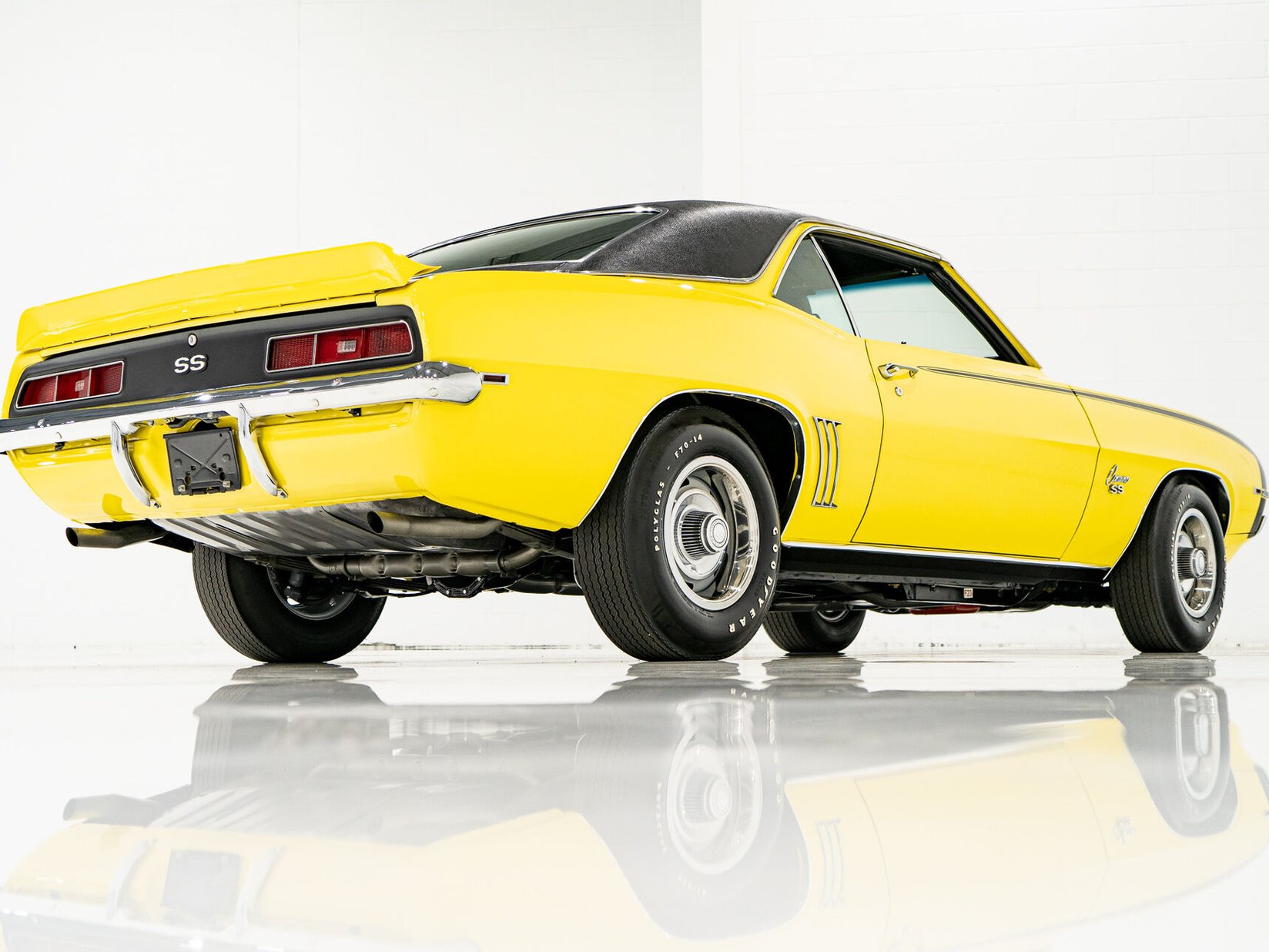 1969 Chevrolet Camaro SS **PRIX EN USD** With factory A/C Yellow Montreal - photo #6