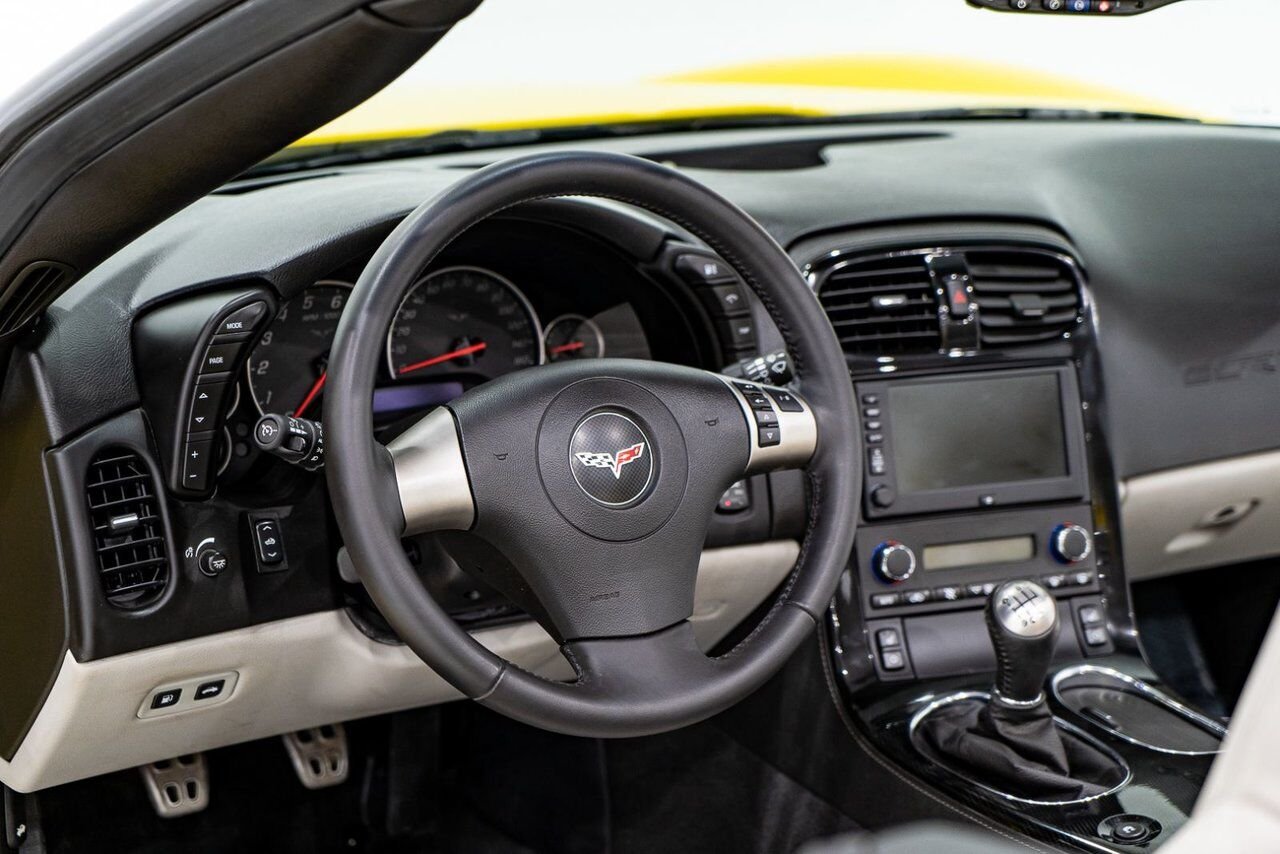 2008 Chevrolet Corvette PRIX EN USD | With Only 900km (563mi) From New With Window Sticker Yellow Montreal - photo #8