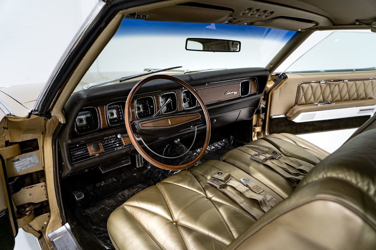 Lincoln Continental Only 687 miles from new. Unrestored example **PRICE IN USD** 1969 Or Montréal - photo #7