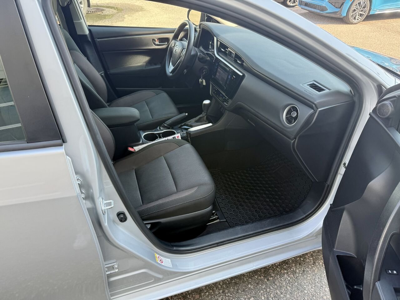 Toyota Corolla 2017 Gris Mont-Laurier - photo #15