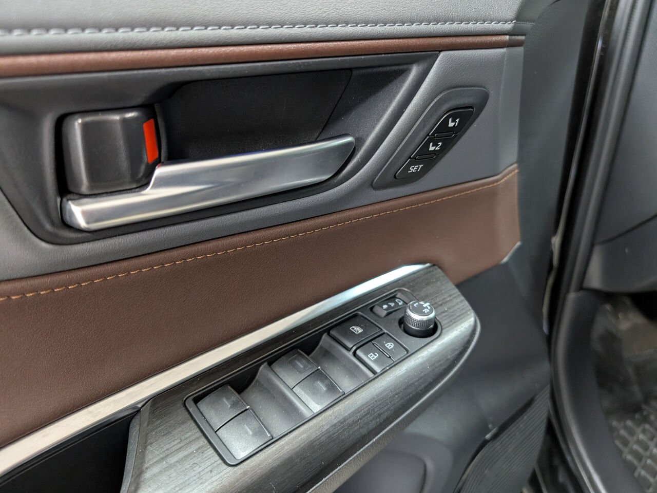 2023 Toyota Venza Hybride JTEAAAAH5PJ150147 Celestial Black Sherbrooke - photo #10