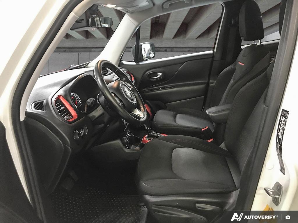 2016 Jeep Renegade 264007B | Trailhawk White Edmonton - photo #19