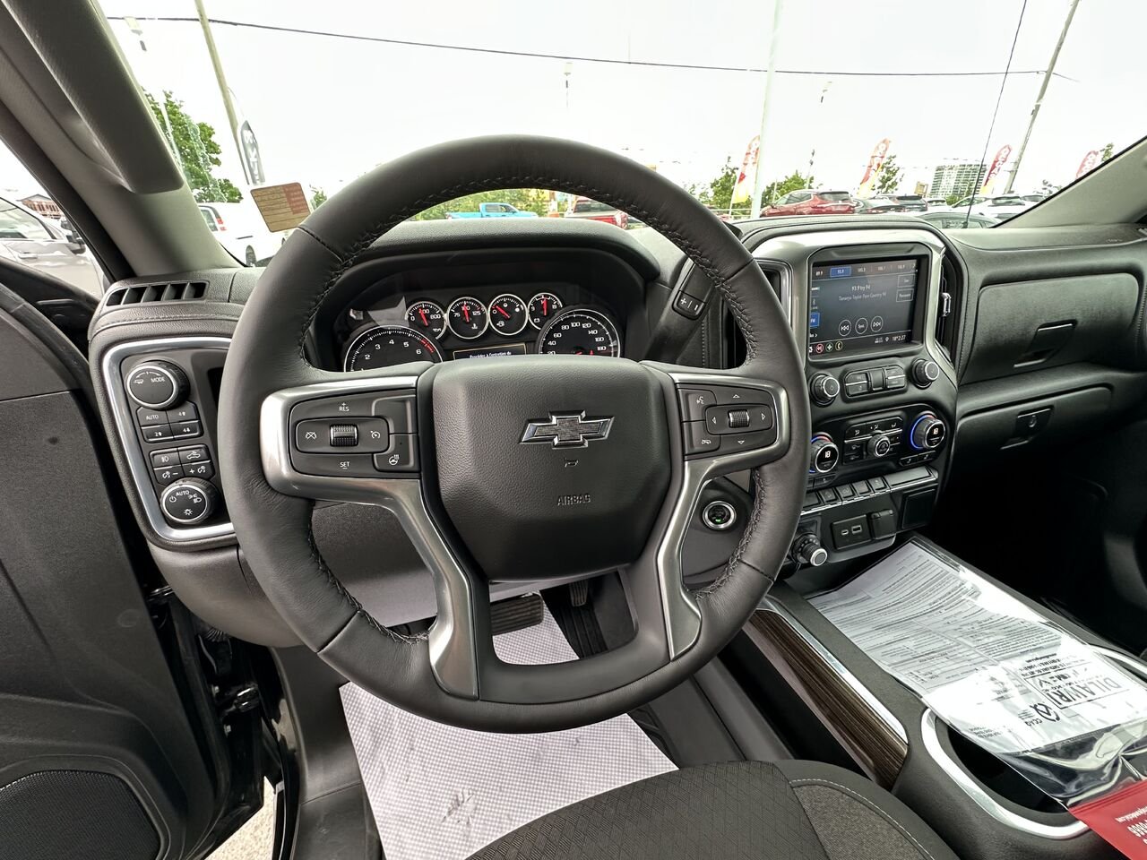 CHEVROLET SILVERADO LTD K1500 LT TR LT Trail Boss cabine multiplace 4RM 147 po 2022 Noir Ottawa & Gatineau - photo #5