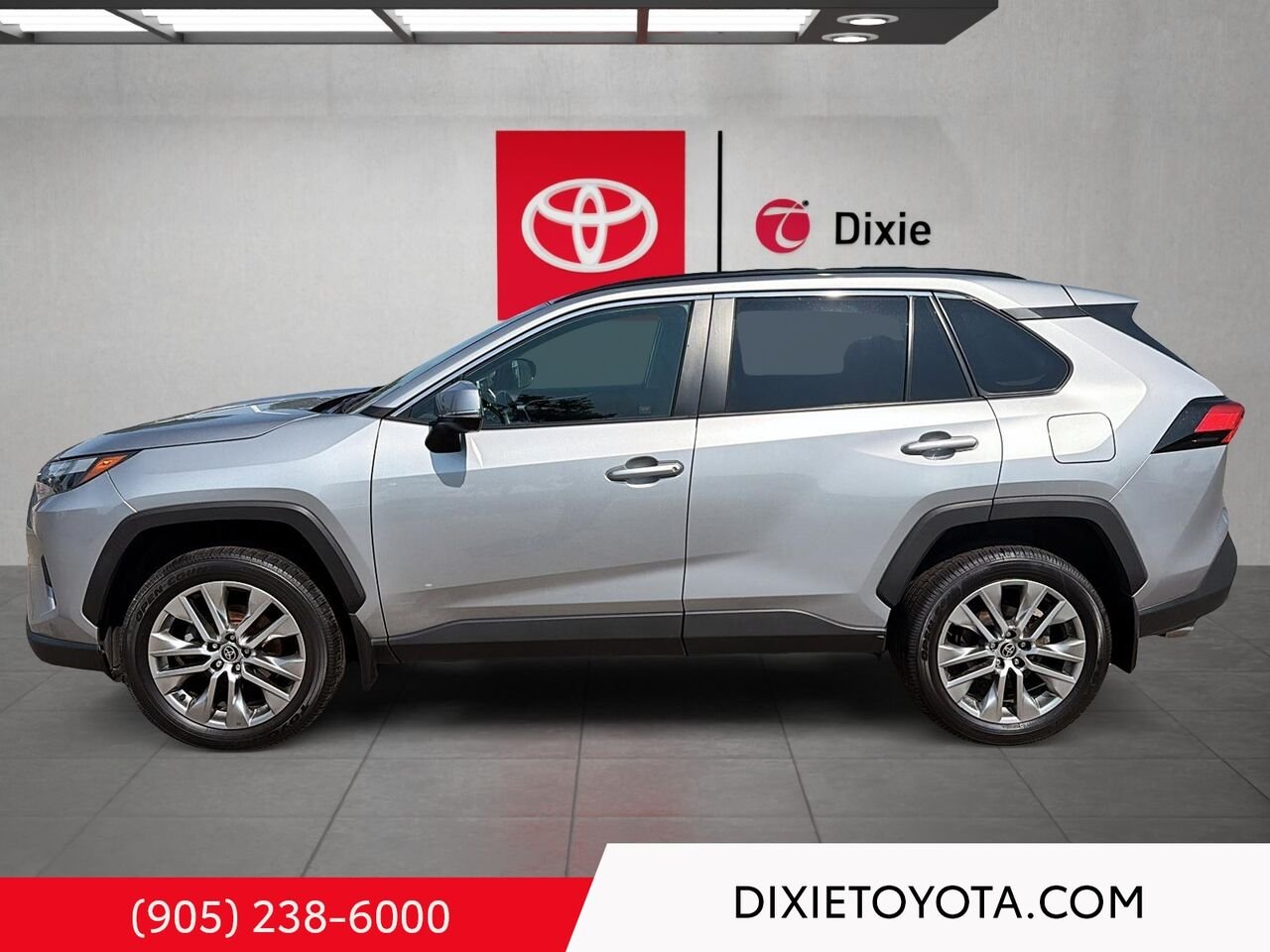 2022 Toyota RAV4 XLE PREMIUM AWD / HEATED SEATS / MOONROOF / LEATHER SURFACE / CARPLAY AND ANDROID AUTO Silver Sky Metallic Mississauga - photo #5