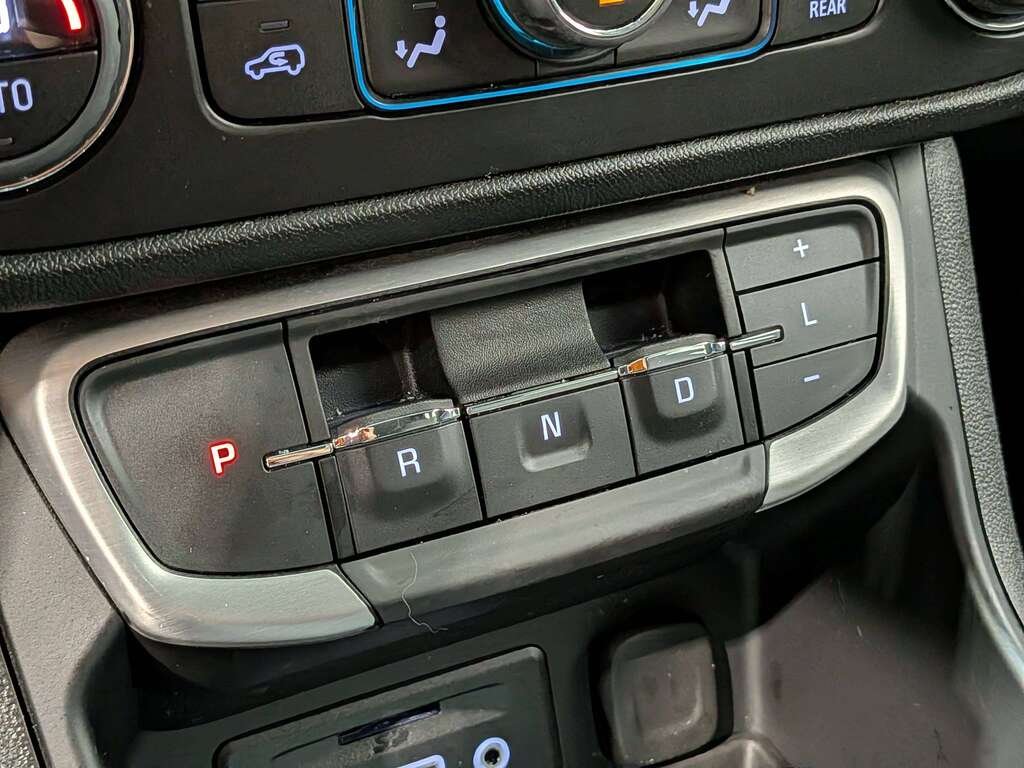 GMC Terrain 2023 Blanc Val-David - photo #24