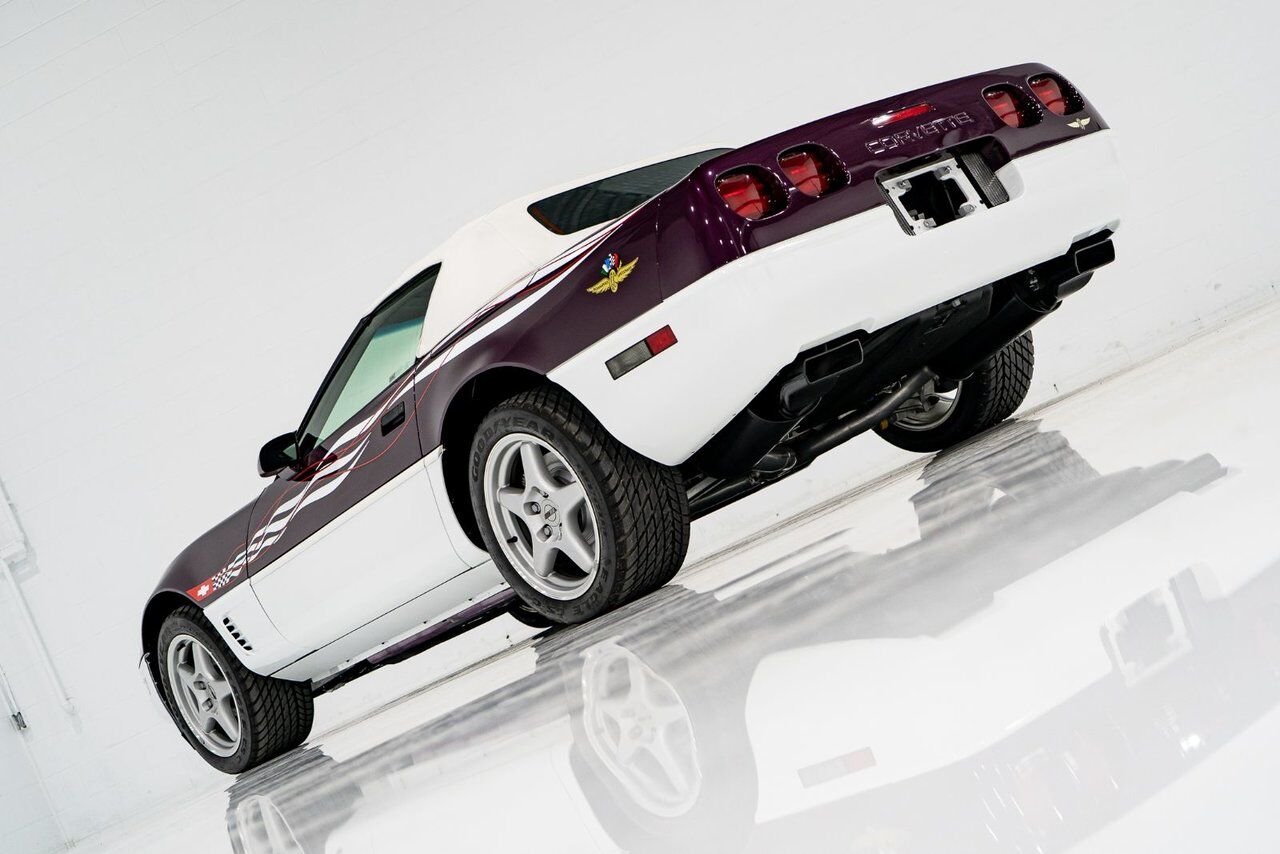 Chevrolet Corvette *PRIX EN USD* RPO Z4Z PACE CAR PRESENTED IN DELIVERY PACKAGING WITH ONLY 192MILES (307KM) FROM NEW 1995 Blanc Montréal - photo #80
