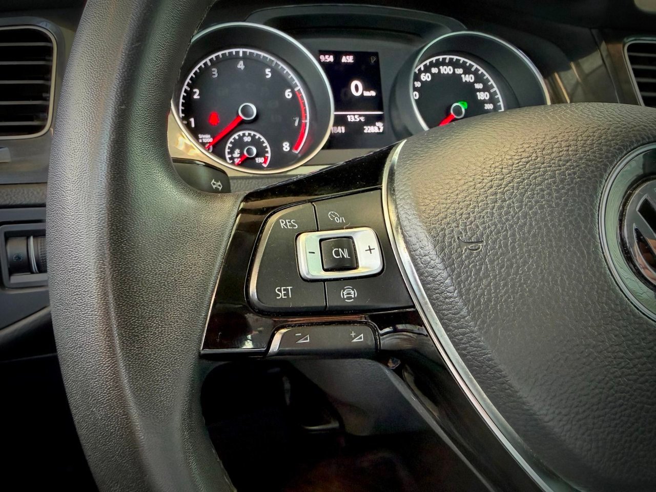 2021 Volkswagen Golf Red Notre-Dame-des-Prairies - photo #21