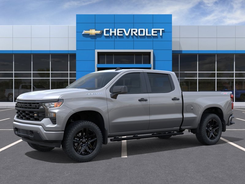CHEVROLET Silverado 1500 K1500 SILVERADO CREW CAB CUSTOM STD/BOX (1CX) 2026 Gris sterling métallisé Rivière-du-Loup - photo #1