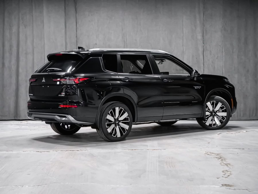 2026 Mitsubishi Outlander Plug-In Hybrid SEL Black Diamond Premium Finish