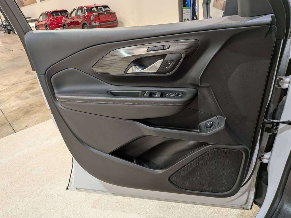 GMC Terrain 2023 Blanc Val-David - photo #30