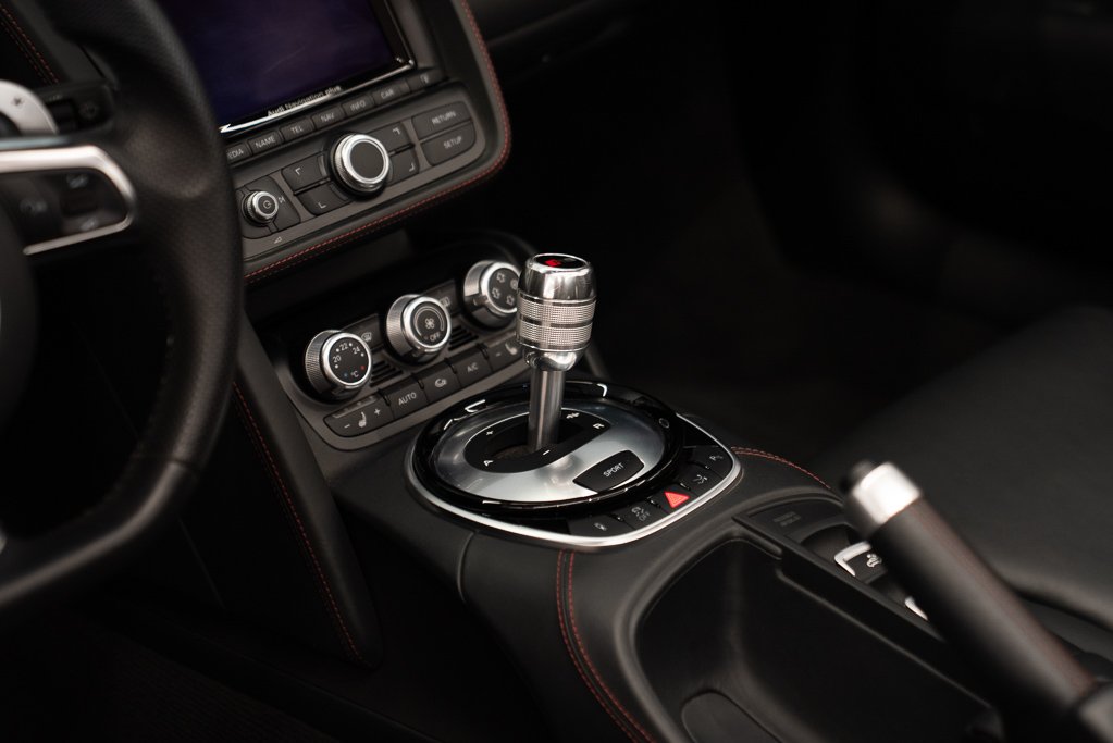 2015 Audi R8 V8 Spyder \ LOW KM Red Kirkland - photo #22