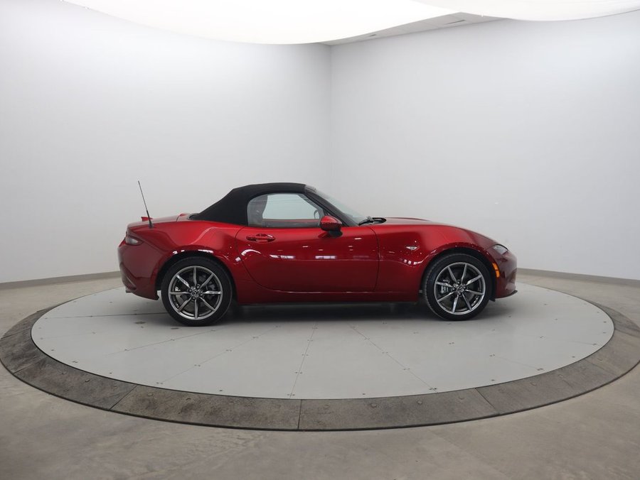 2023 Mazda MX-5 2023 Red