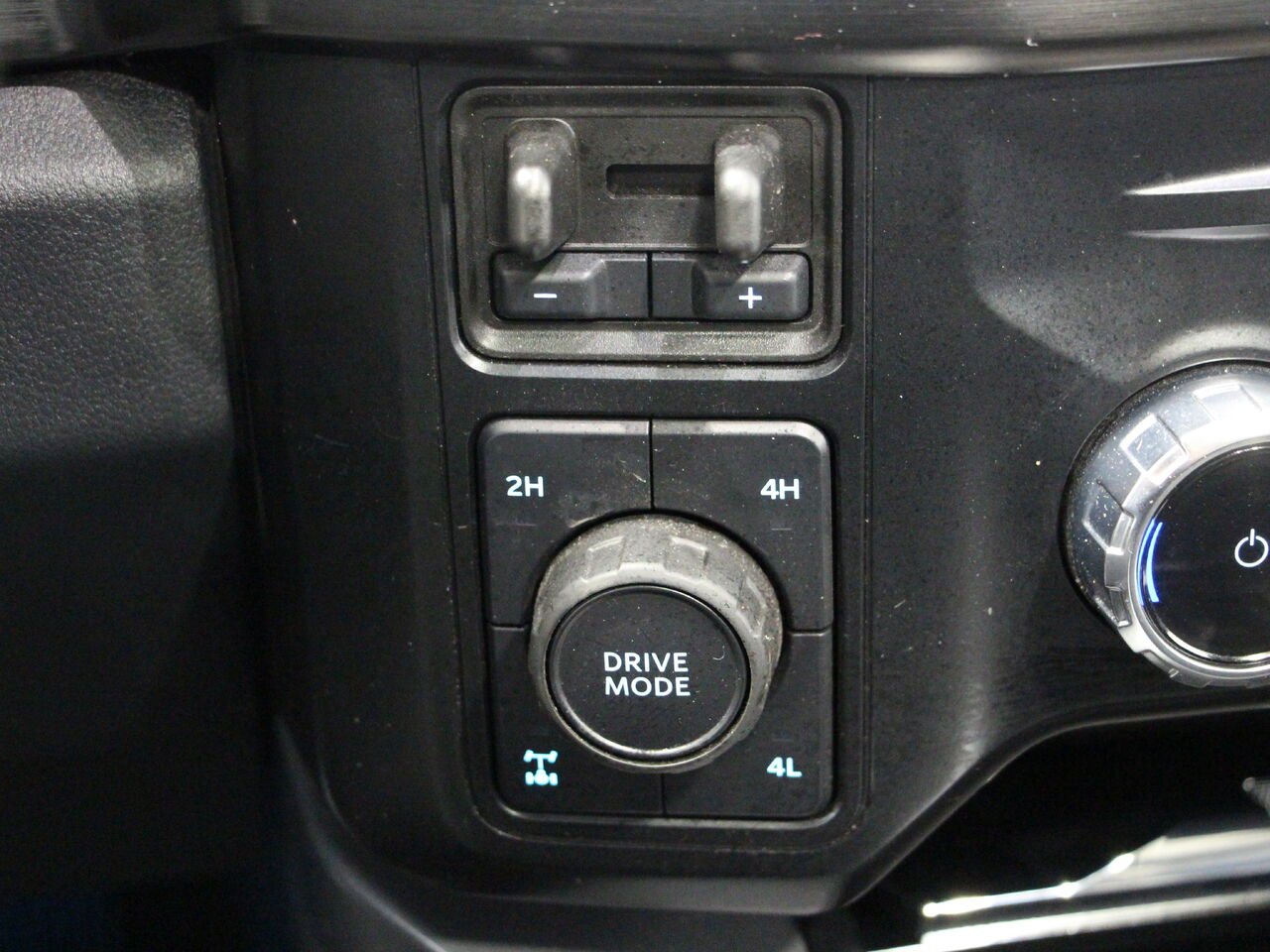 2024 Ford Super Duty F-250 SRW LARIAT F250 LARIAT CREW CAB Black Châteauguay - photo #16