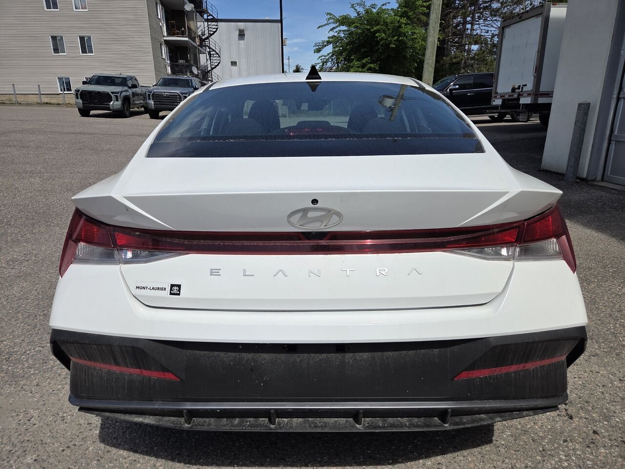 2024 Hyundai Elantra White Mont-Laurier - photo #5