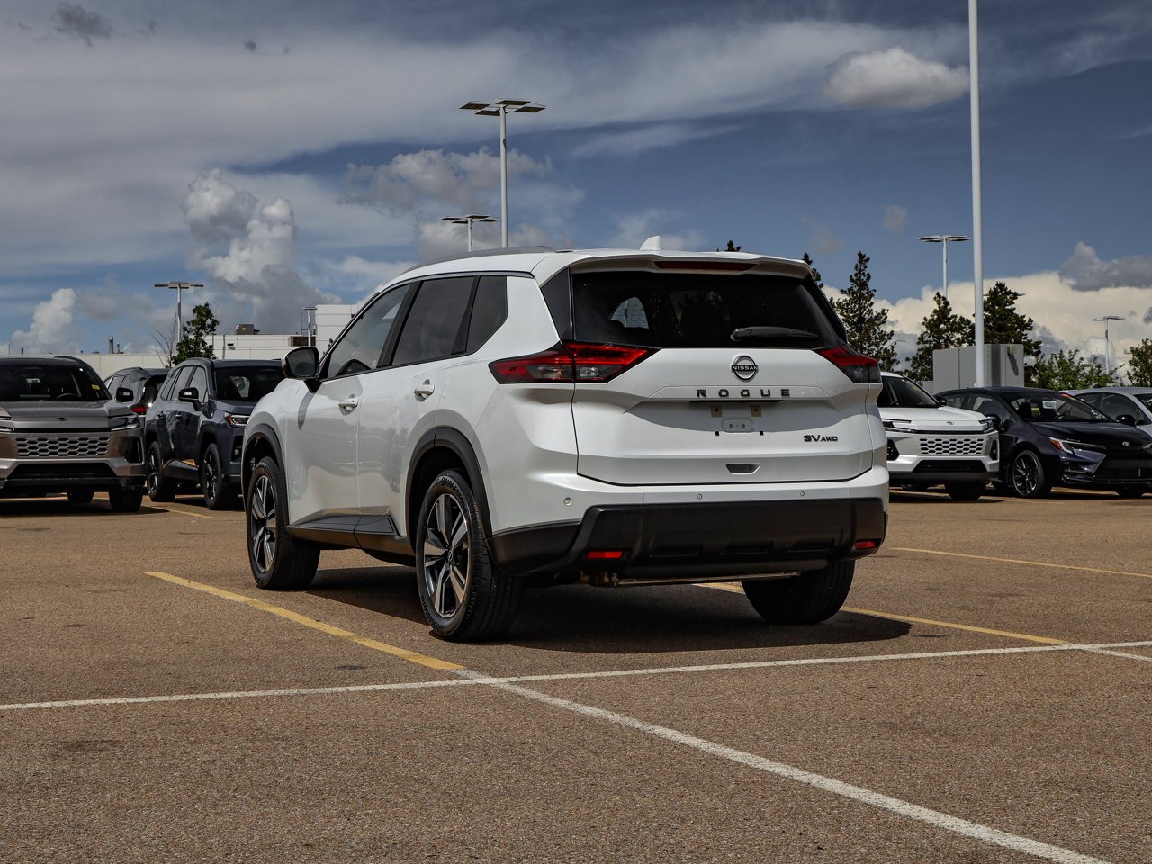 2024 Nissan Rogue AWD SV Moonroof White Sherwood Park - photo #5