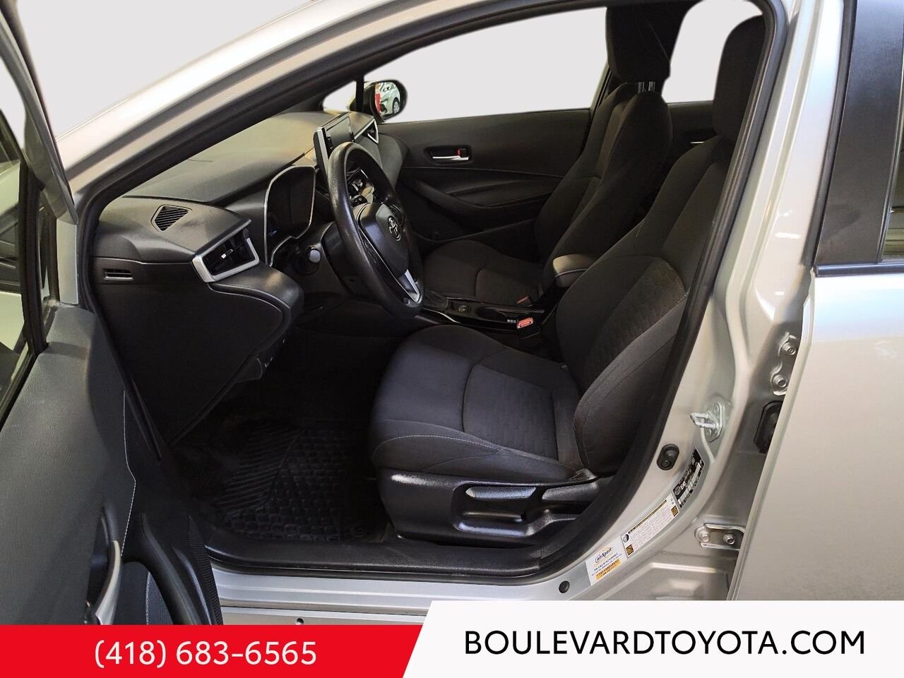 Toyota Corolla à hayon 100329A-17 | BASE 2021 Argent Québec - photo #8