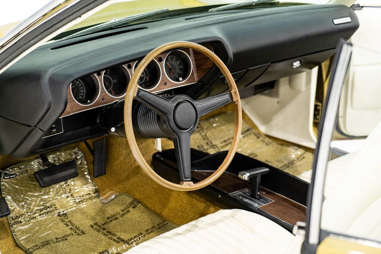Dodge Challenger *PRIX EN USD* Convertible Fully restored to desirable specifications 1971 Or Montréal - photo #84