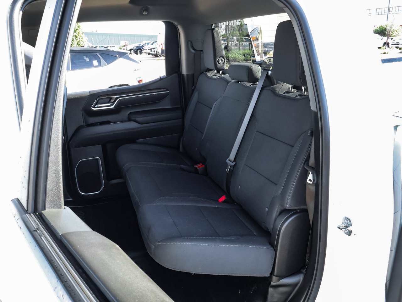 2025 Chevrolet Silverado 1500 4WD Crew Cab 147 LT White Sherwood Park - photo #15