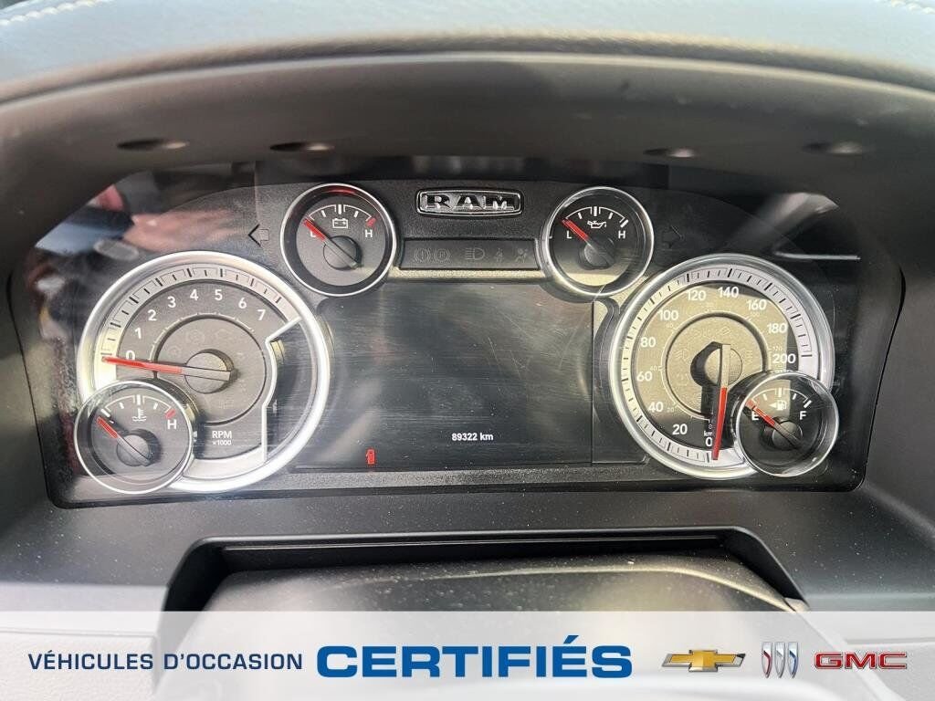 2017 Ram 2500 VIN 3C6UR5FJ9HG555161 Red Chicoutimi - photo #12