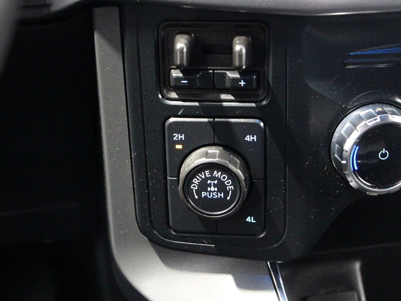 2025 Ford F-150 SUPERCREW XLT White Châteauguay - photo #17