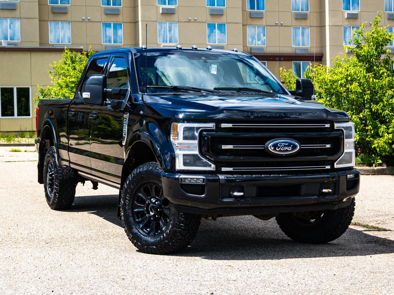 2022 Ford Super Duty F-350 SRW Platinum 4WD Crew Cab 6.75' Box Black Sherwood Park - photo #1