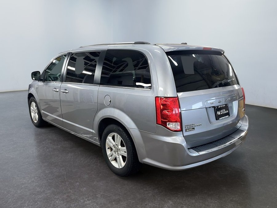 2018 Dodge GRAND CARAVAN Crew Grey