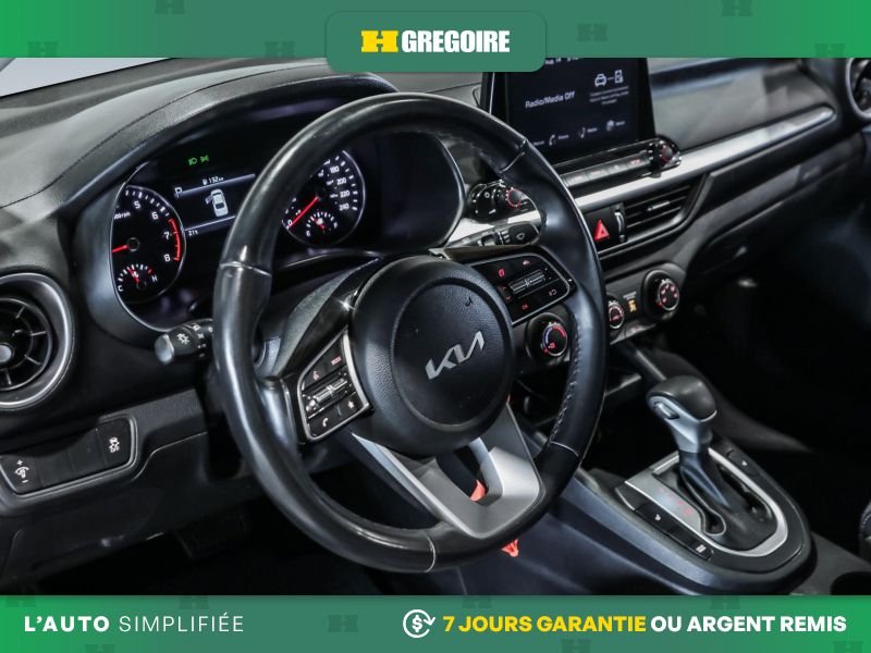 2022 Kia Forte Black Saint-Eustache - photo #11