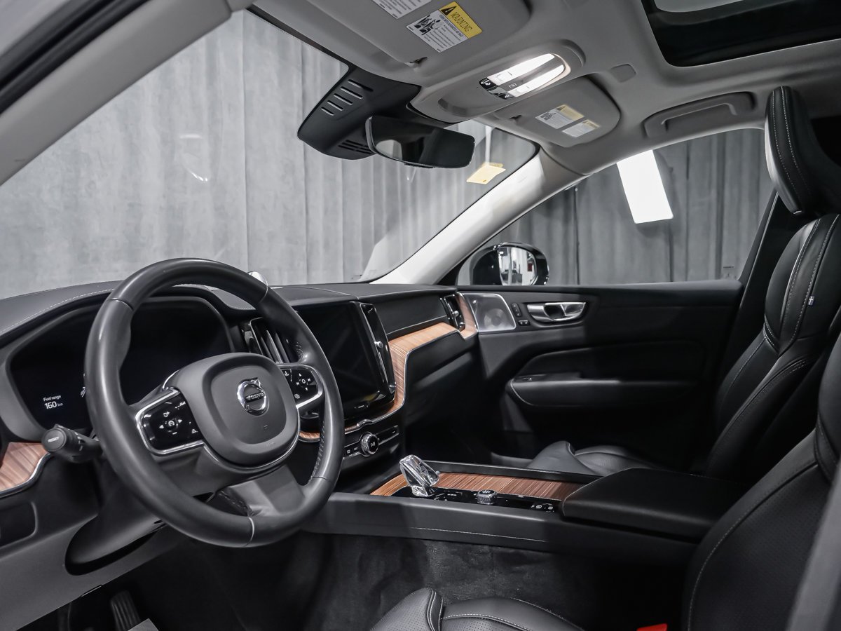 Volvo XC60 Ultimate Dark Theme 2023 Montréal - photo #5