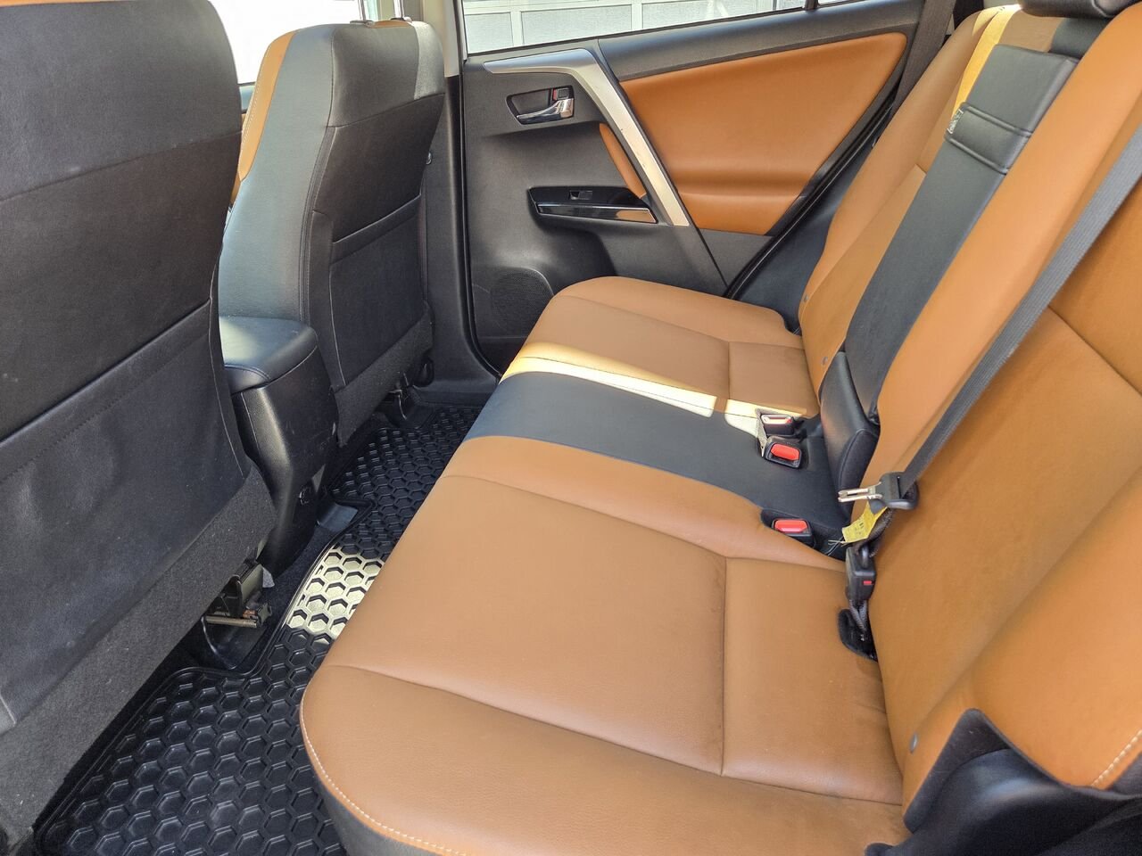 2017 Toyota RAV4 Hybrid White Mont-Laurier - photo #17