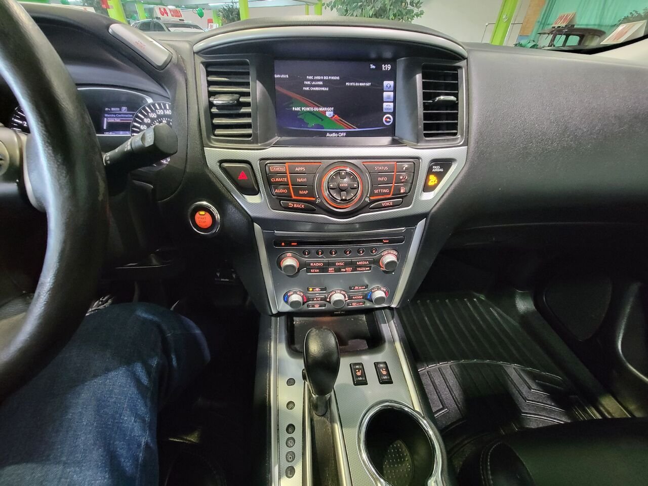2018 Nissan Pathfinder Black  - photo #24