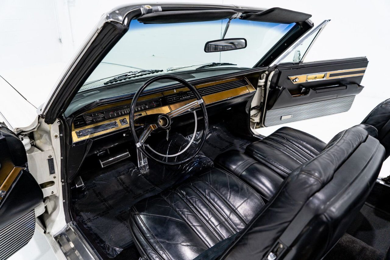 Chrysler IMPERIAL Unrestored with only 31,056 original miles **PRICE IN USD** 1968 Blanc Montréal - photo #11