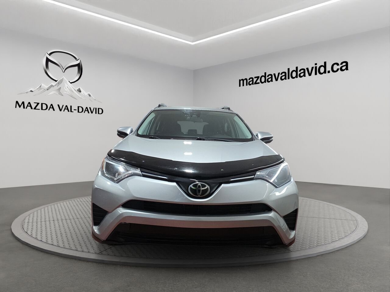 2017 Toyota RAV4 Traction intégrale 4 portes LE, caméra de recul, sièges chauffant, commande audio au volant Grey Val-David - photo #2