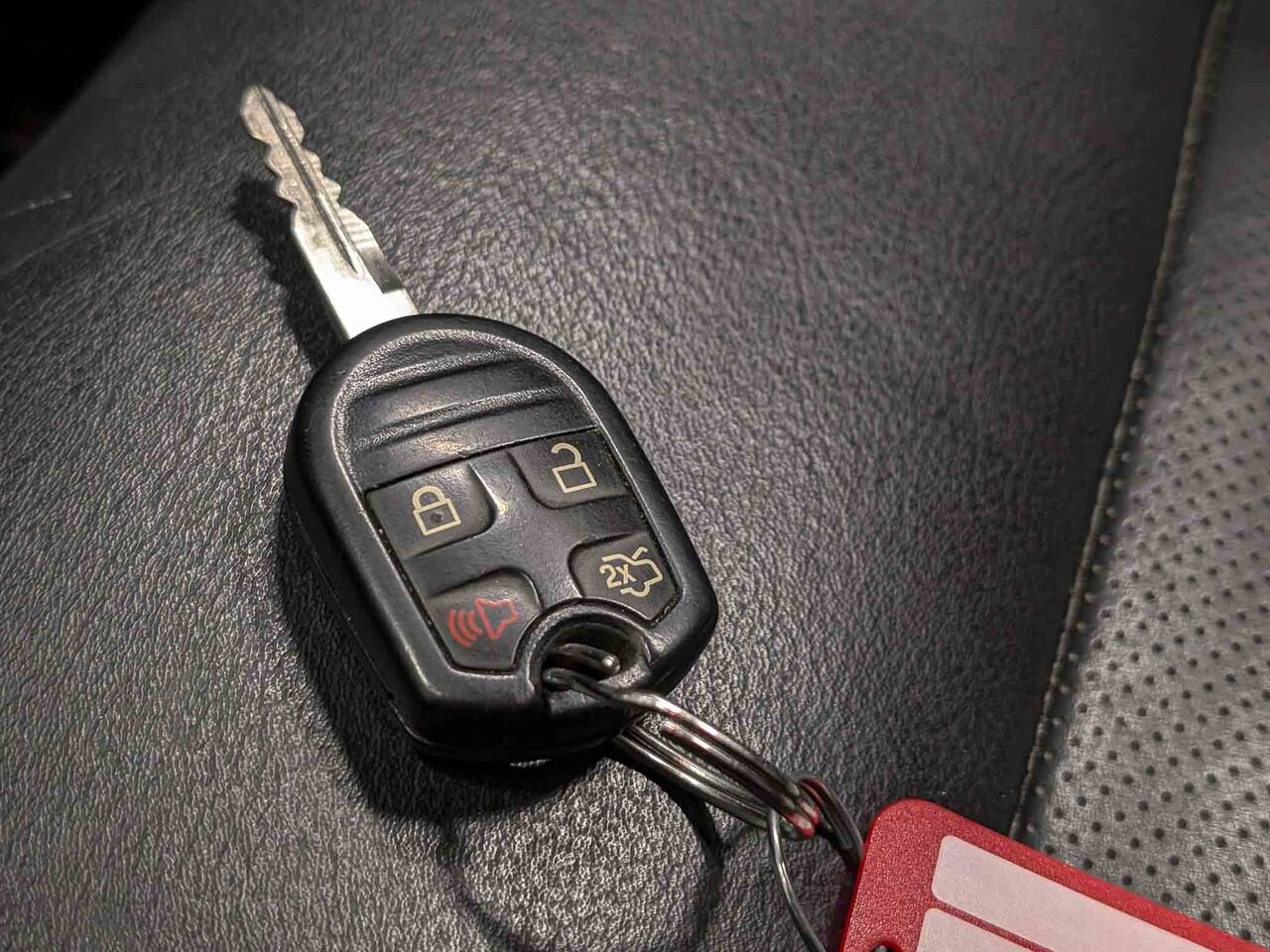 2013 Ford MUSTANG Convertible V6 Premium Automatique White Sherbrooke - photo #25