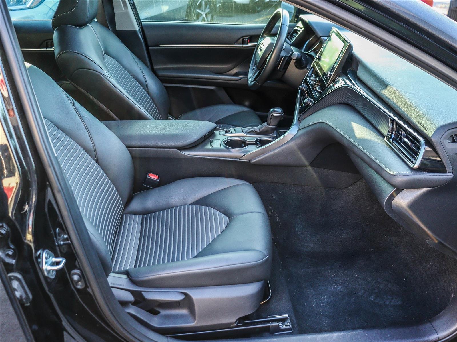 2024 Toyota Camry SE Ottawa & Gatineau - photo #15